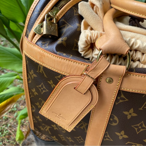 Louis Vuitton Pet Carrier - Picture 10 of 15